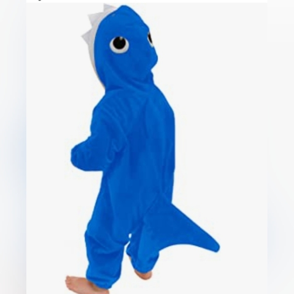 Shark Family Costumes. BABY & GREY - adult sm, MOM-18-14 mo, DAD-12-18mo - Picture 5 of 8